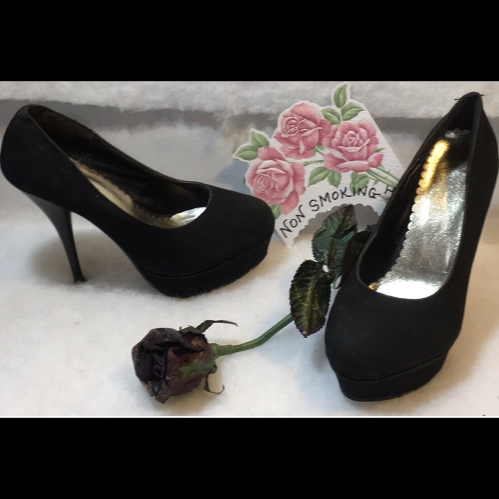 SQUARE TOE  STILETTO. HEELS. BLACK SZ 7